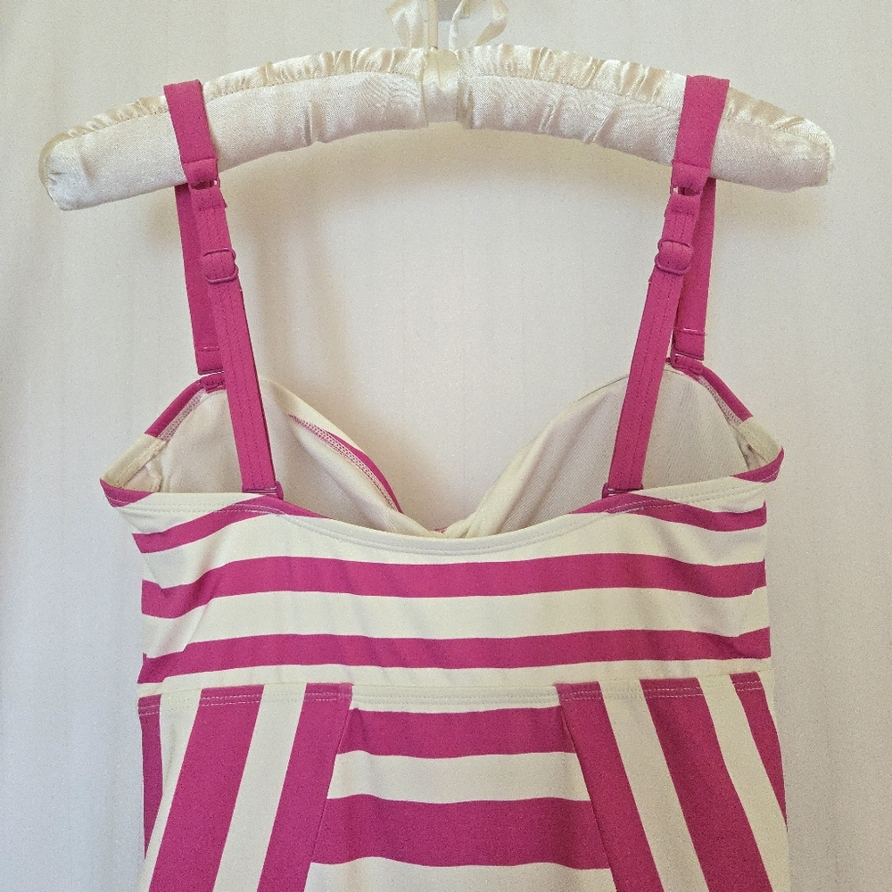 ( COCO REEF ) Bra Sized Allover Slimming One-Piece Swimsuit, 34DD (M - L) - Picture 4 of 16